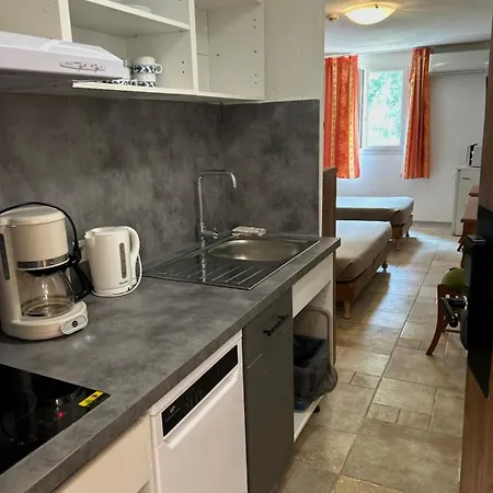 Les 4 Sources Lägenhetshotell Corbés